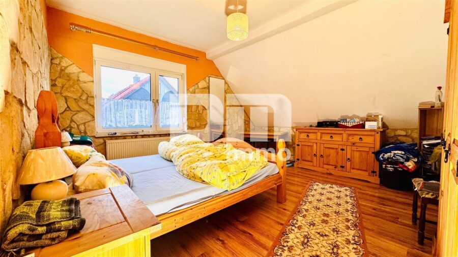 Modernisiertes Ein- bis Zweifamilienhaus mit Anbau BJ 1992 + 2. Baugrundstück - OG Anbau G2 Kinderzimmer